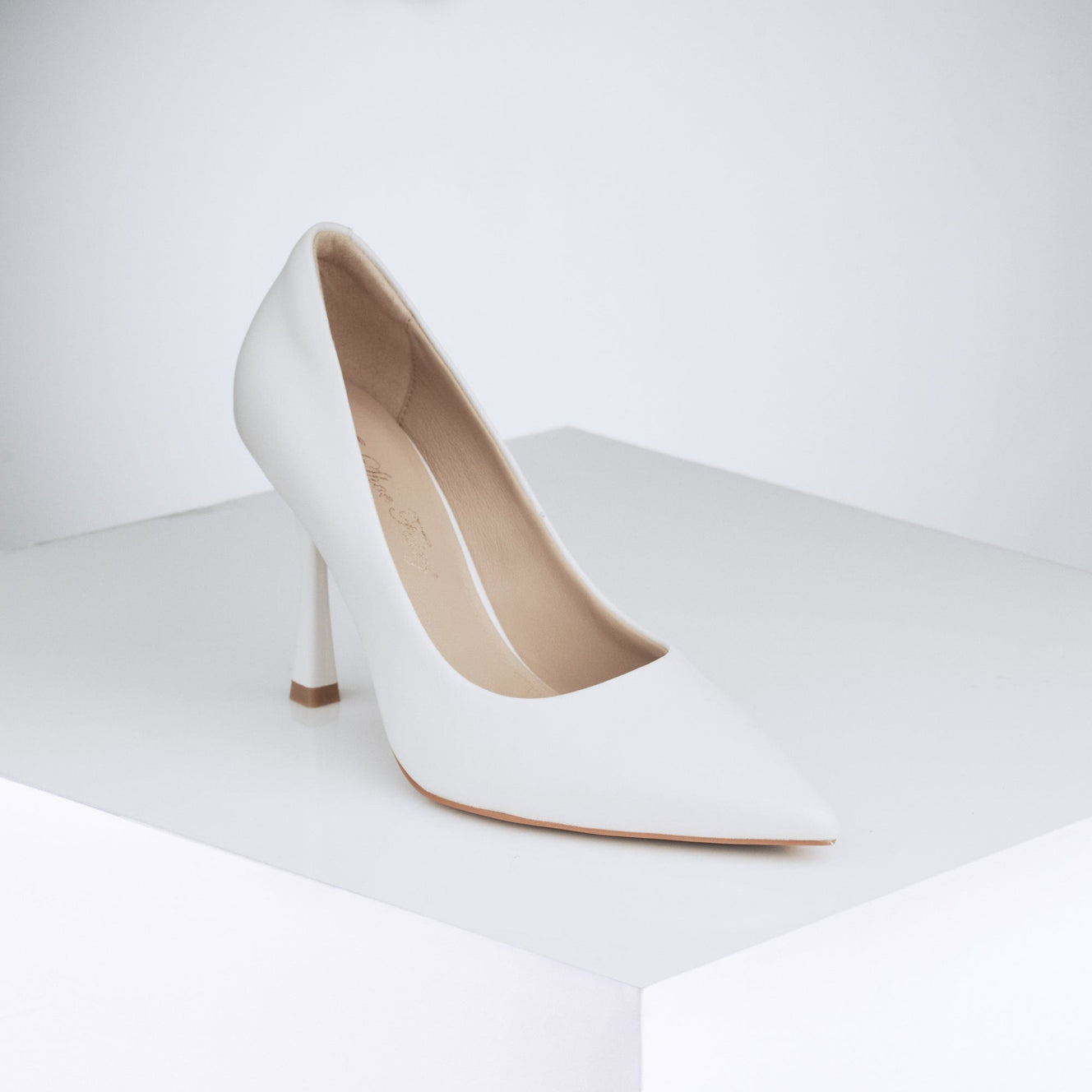 Perfect Pump White
